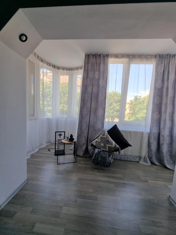 Clau Home Hunedoara Exterior photo